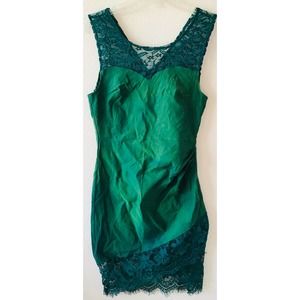 ❤️NWT Unique & Classic lace green iridescent dress size medium